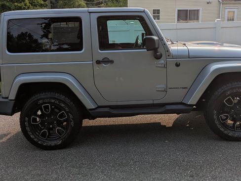 Used 2018 Jeep Wrangler Sahara AWD/4WD image 4