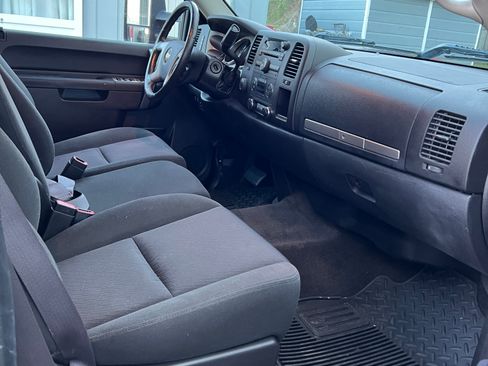 Used 2011 Chevrolet Silverado 2500 LT w/ Interior Plus Package image 10