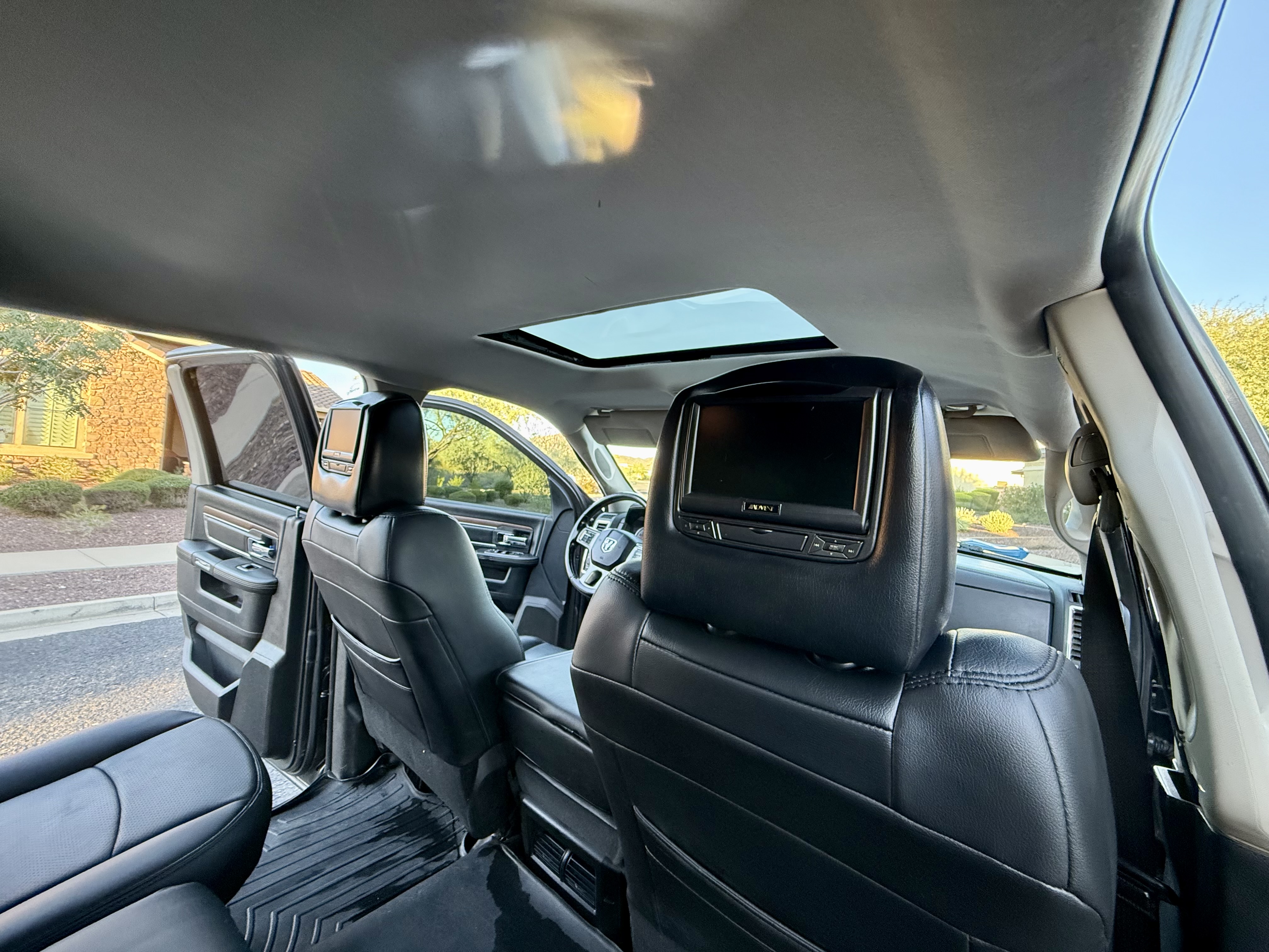 Used 2016 RAM 3500 Laramie w/ Convenience Group AWD/4WD image 5