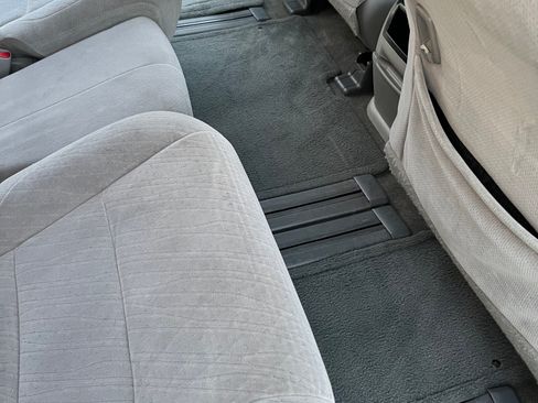 Used 2015 Toyota Sienna LE FWD image 13