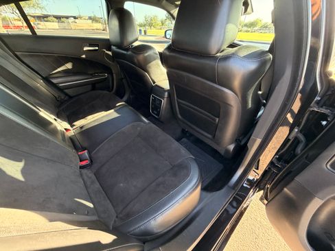 Used 2017 Dodge Charger R/T Scat Pack w/ Technology Group RWD image 9