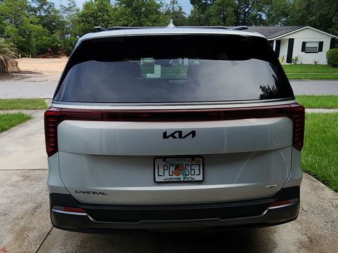 Used 2025 Kia Carnival SX Prestige FWD image 5