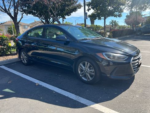 Used 2017 Hyundai Elantra SE FWD image 1