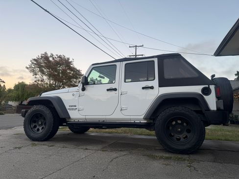 Used 2011 Jeep Wrangler Unlimited Sport AWD/4WD image 4