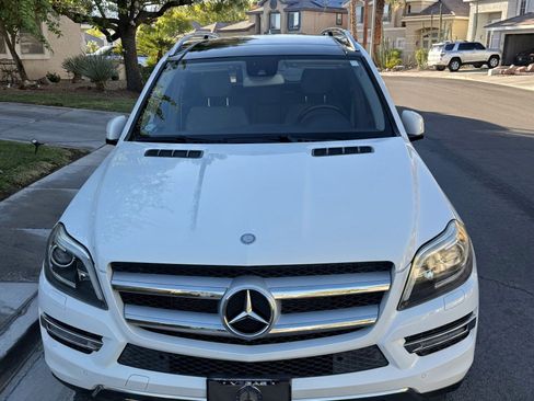 Used 2014 Mercedes-Benz GL 450 4MATIC image 2