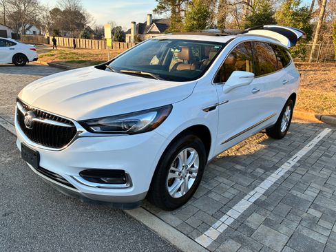 Used 2020 Buick Enclave Essence image 9