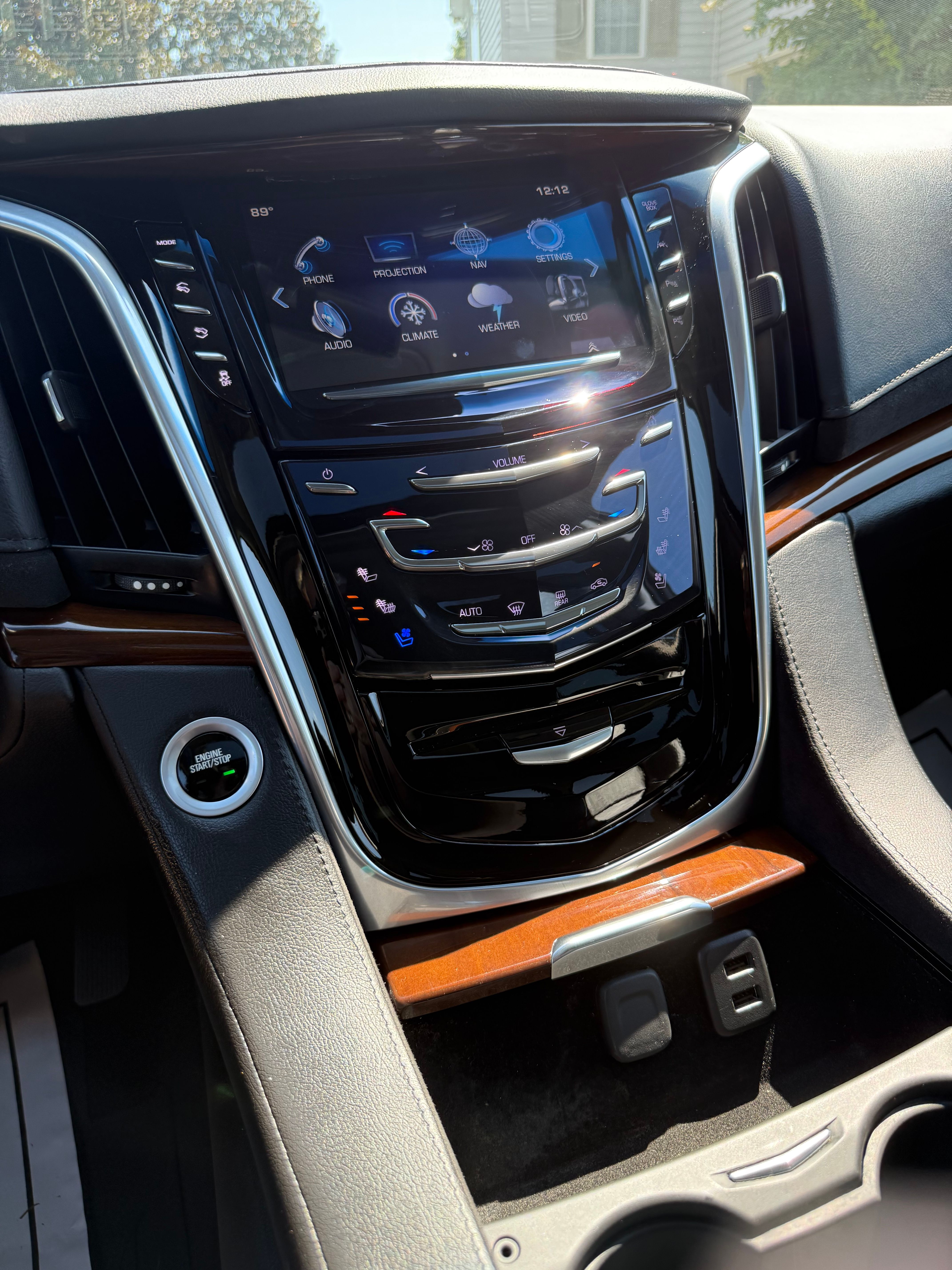 Used 2019 Cadillac Escalade ESV Luxury AWD/4WD image 15