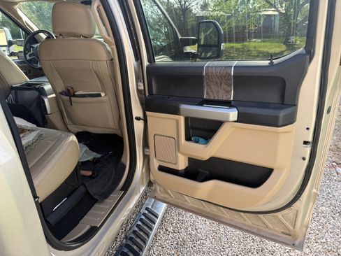 Used 2017 Ford F450 Lariat w/ Lariat Ultimate Package AWD/4WD image 14