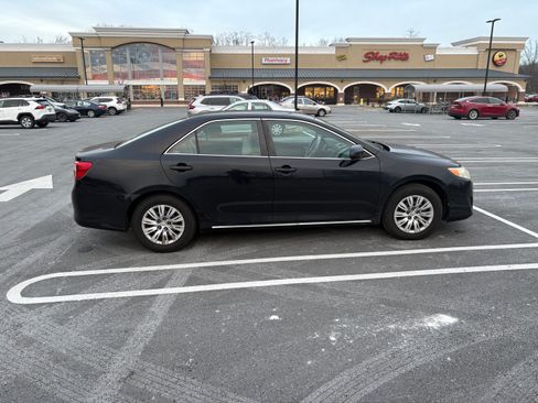Used 2012 Toyota Camry LE FWD image 2