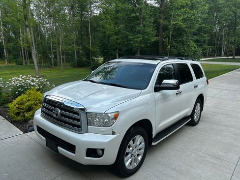 Used 2015 Toyota Sequoia Platinum AWD/4WD image 1