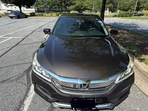 Used 2016 Honda Accord EX image 9