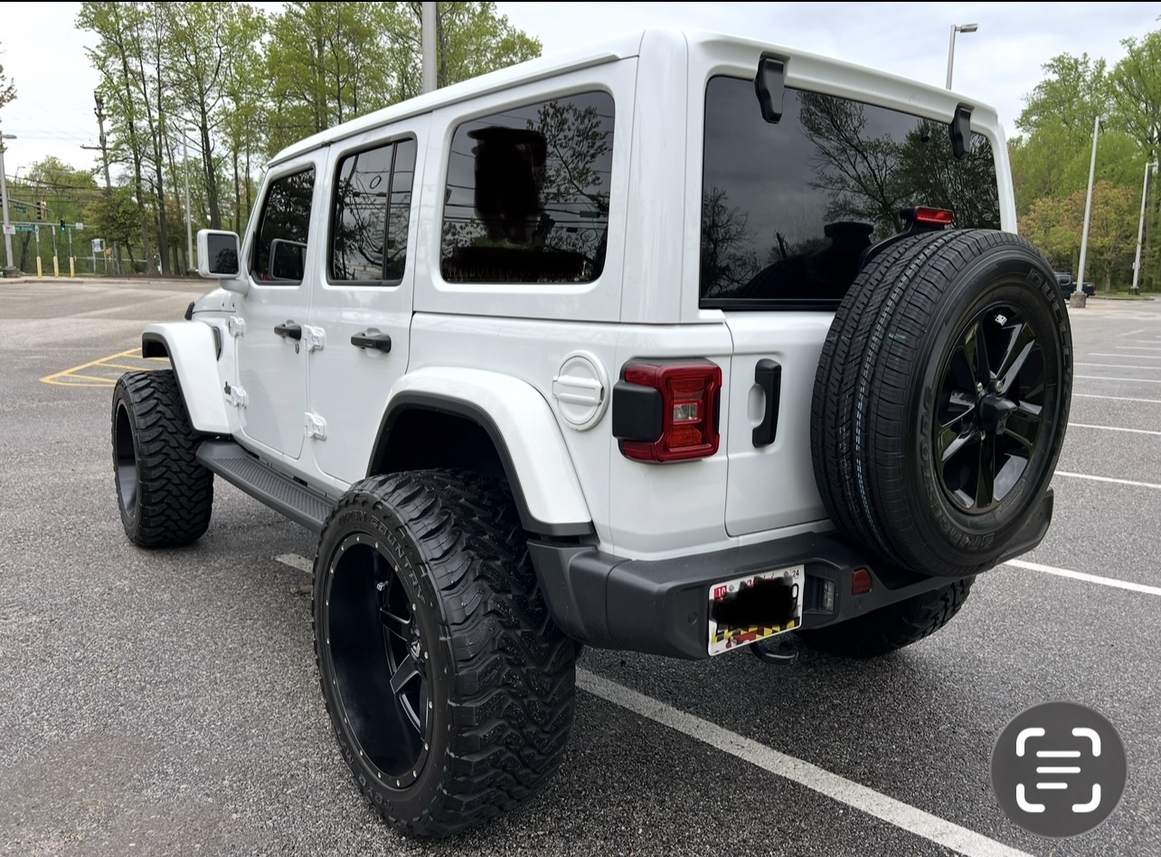 Used 2020 Jeep Wrangler Unlimited Sahara AWD/4WD image 12