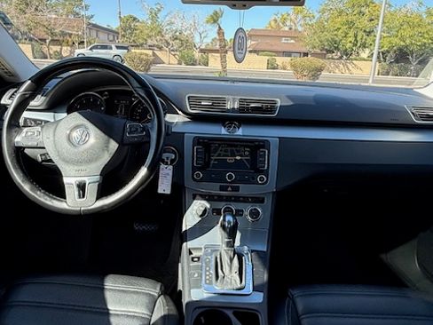 Used 2013 Volkswagen CC Lux image 13