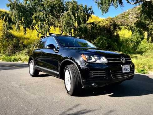 Used 2011 Volkswagen Touareg Sport image 7