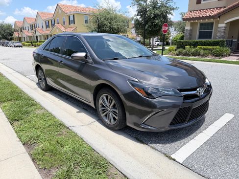 Used 2015 Toyota Camry SE FWD image 2