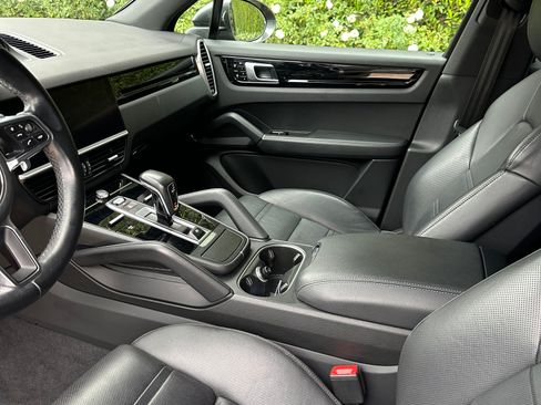 Used 2021 Porsche Cayenne image 12