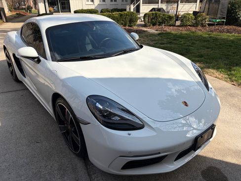 Used 2018 Porsche 718 Cayman S RWD image 16