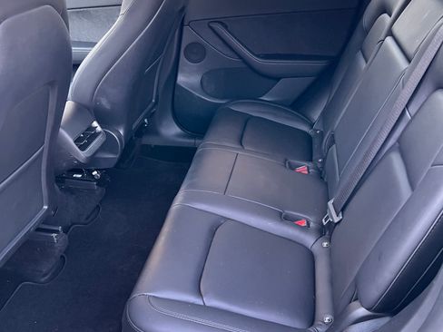 Used 2022 Tesla Model Y Long Range image 2