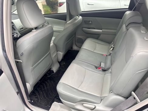 Used 2012 Toyota Prius V Five image 8