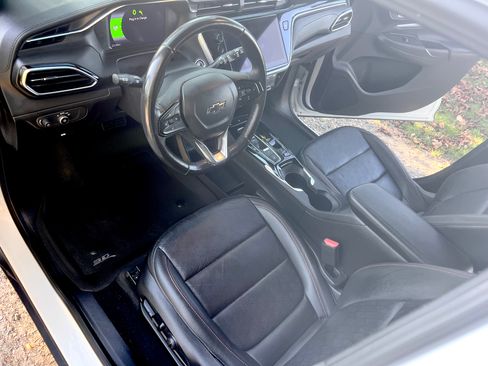 Used 2023 Chevrolet Bolt EUV LT w/ Convenience Package image 11