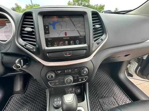 Used 2016 Jeep Cherokee Trailhawk w/ Leather Interior Group AWD/4WD image 22