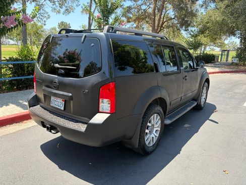 Used 2011 Nissan Pathfinder LE w/ Navigation Pkg AWD/4WD image 12