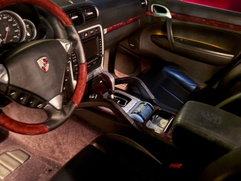 Used 2008 Porsche Cayenne Turbo image 2