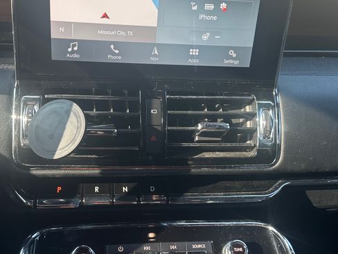 Used 2019 Lincoln Navigator L Select image 5