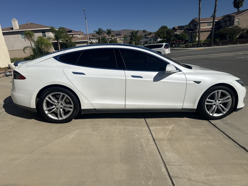 Used 2013 Tesla Model S Performance RWD image 4