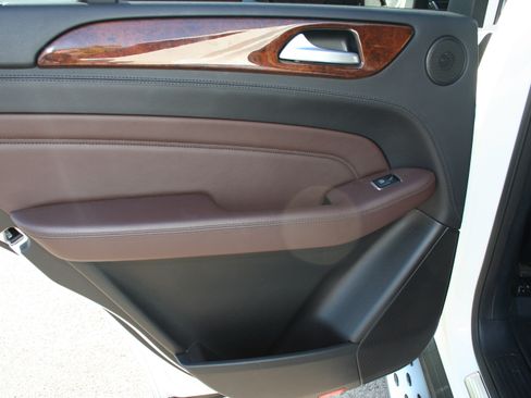 Used 2013 Mercedes-Benz ML 550 4MATIC image 18