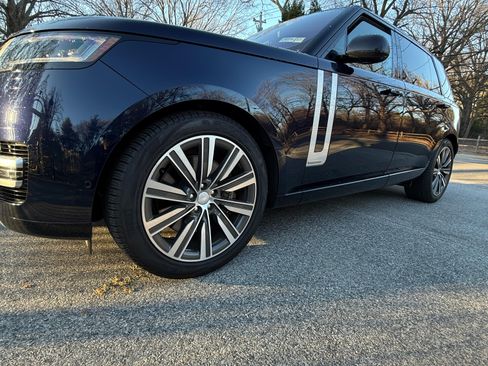 Used 2023 Land Rover Range Rover Long Wheelbase Autobiography image 16