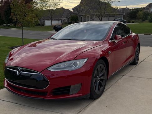Used 2015 Tesla Model S 70D AWD/4WD image 25