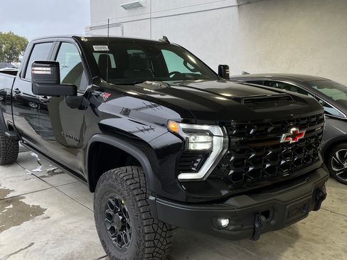 Used 2024 Chevrolet Silverado 2500 ZR2 w/ ZR2 Bison Edition AWD/4WD image 1