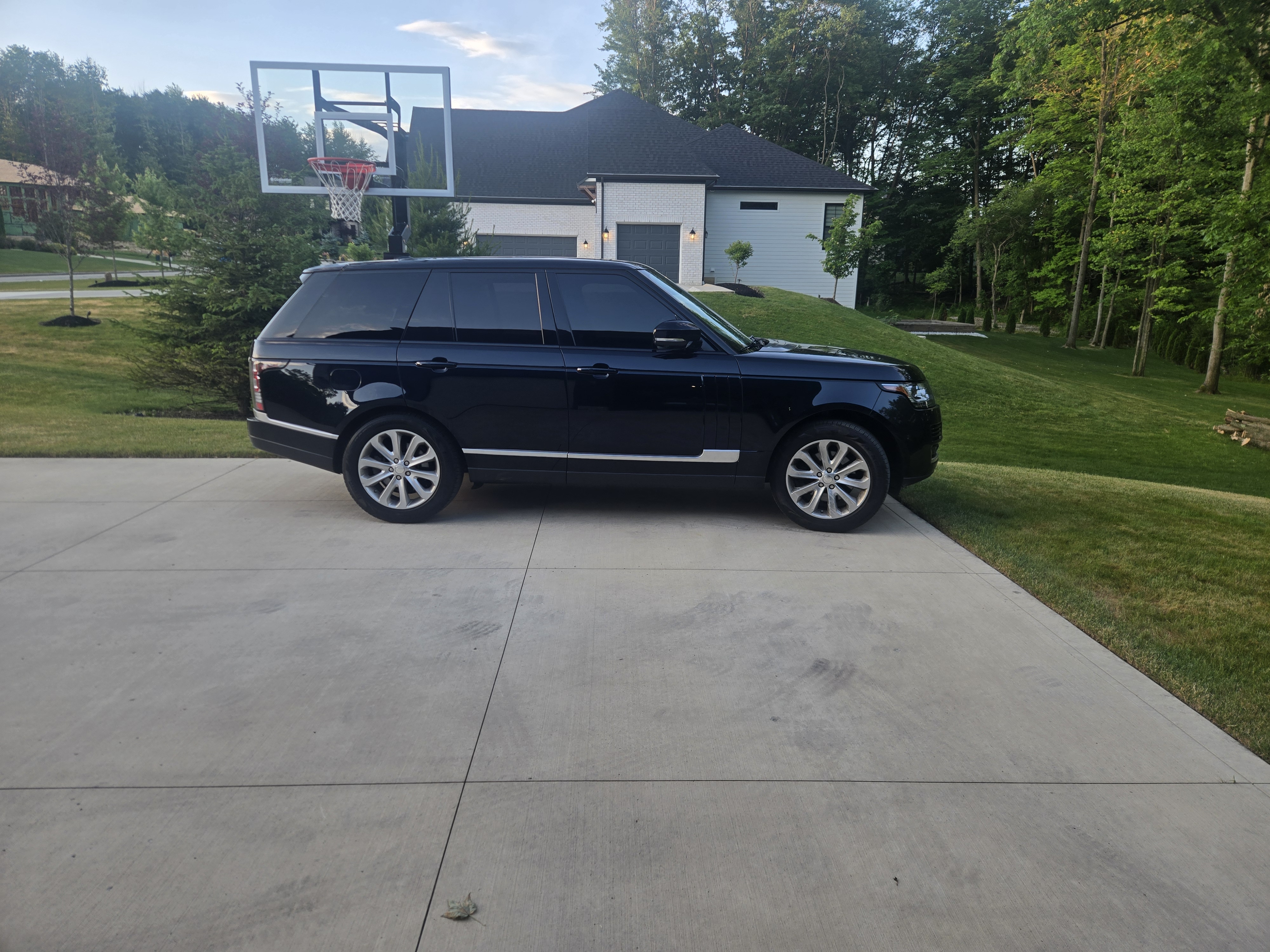 Used 2014 Land Rover Range Rover HSE AWD/4WD image 1