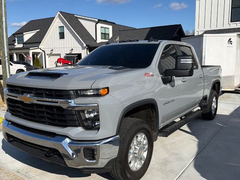 Used 2024 Chevrolet Silverado 2500 LT image 8