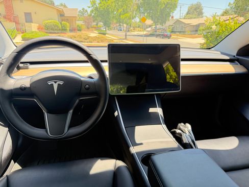 Used 2020 Tesla Model 3 Standard Range Plus RWD image 21