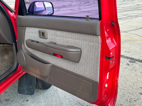 Used 1997 Toyota Tacoma 4x4 Xtracab V6 image 17