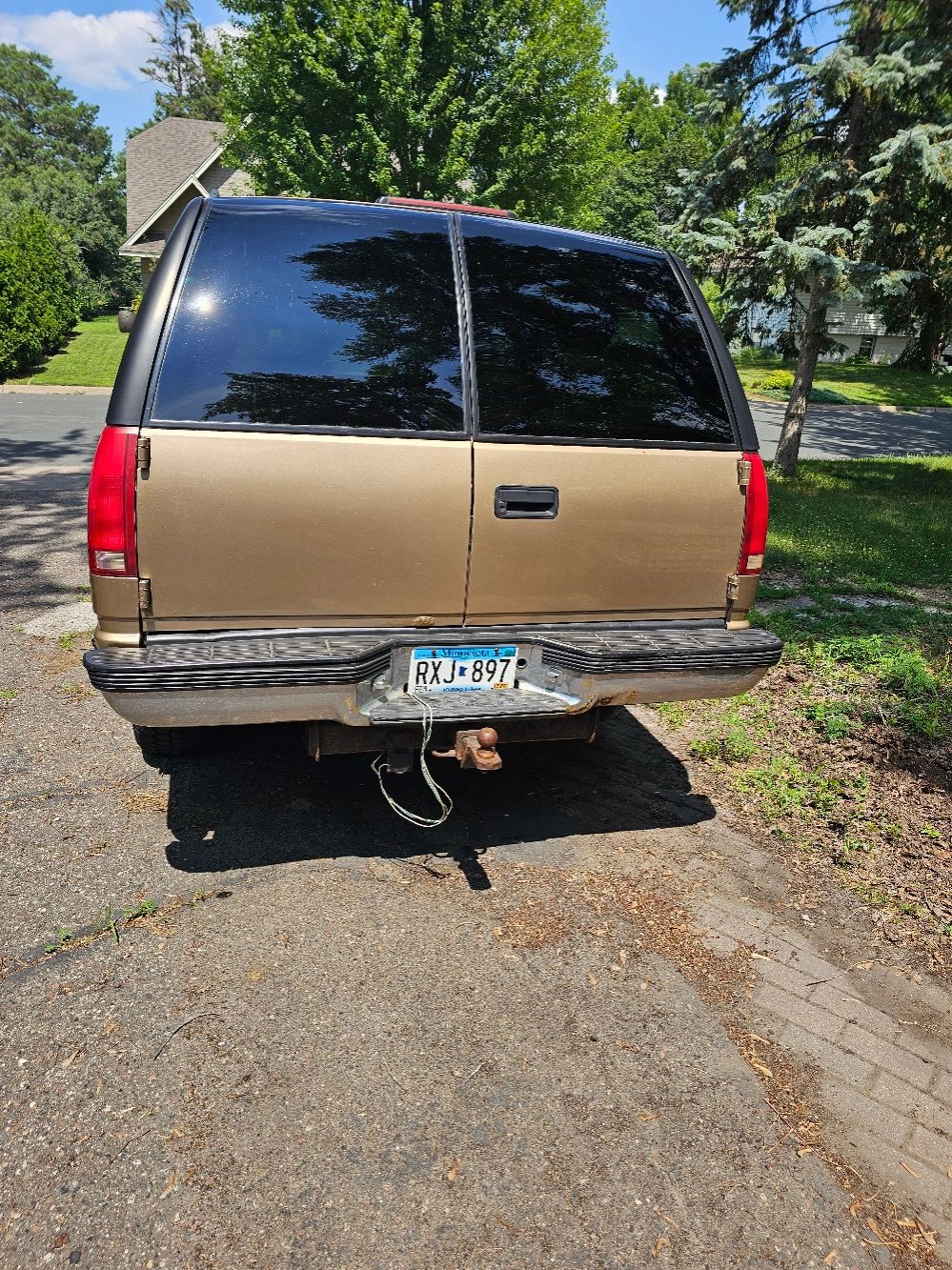 Used 1999 Chevrolet Suburban 4WD w/ Preferred Equipment Group 2 image 2