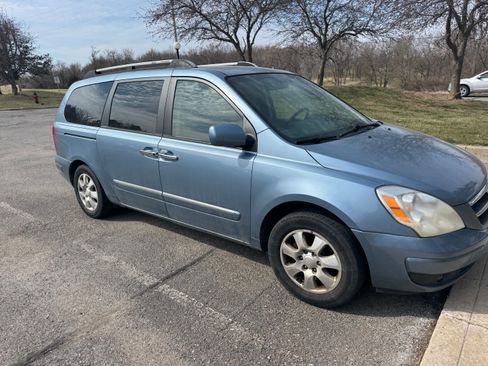 Used 2007 Hyundai Entourage GLS image 1