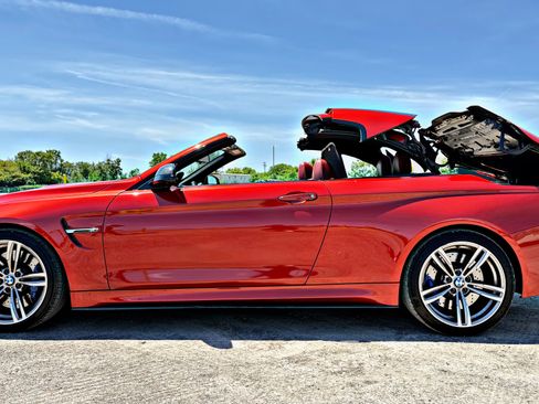 Used 2015 BMW M4 Convertible image 9