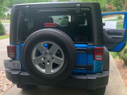 Used 2015 Jeep Wrangler Sport w/ Quick Order Package 24S AWD/4WD image 10