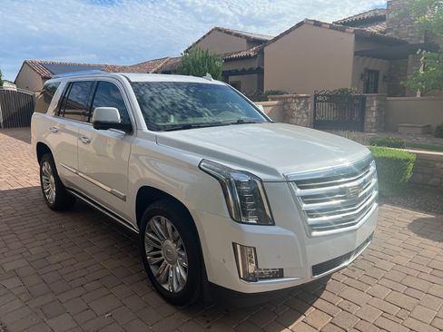 Used 2019 Cadillac Escalade Platinum AWD/4WD image 1