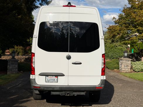 Used 2019 Mercedes-Benz Sprinter 4x4 170 w/ Driver Convenience Package image 4