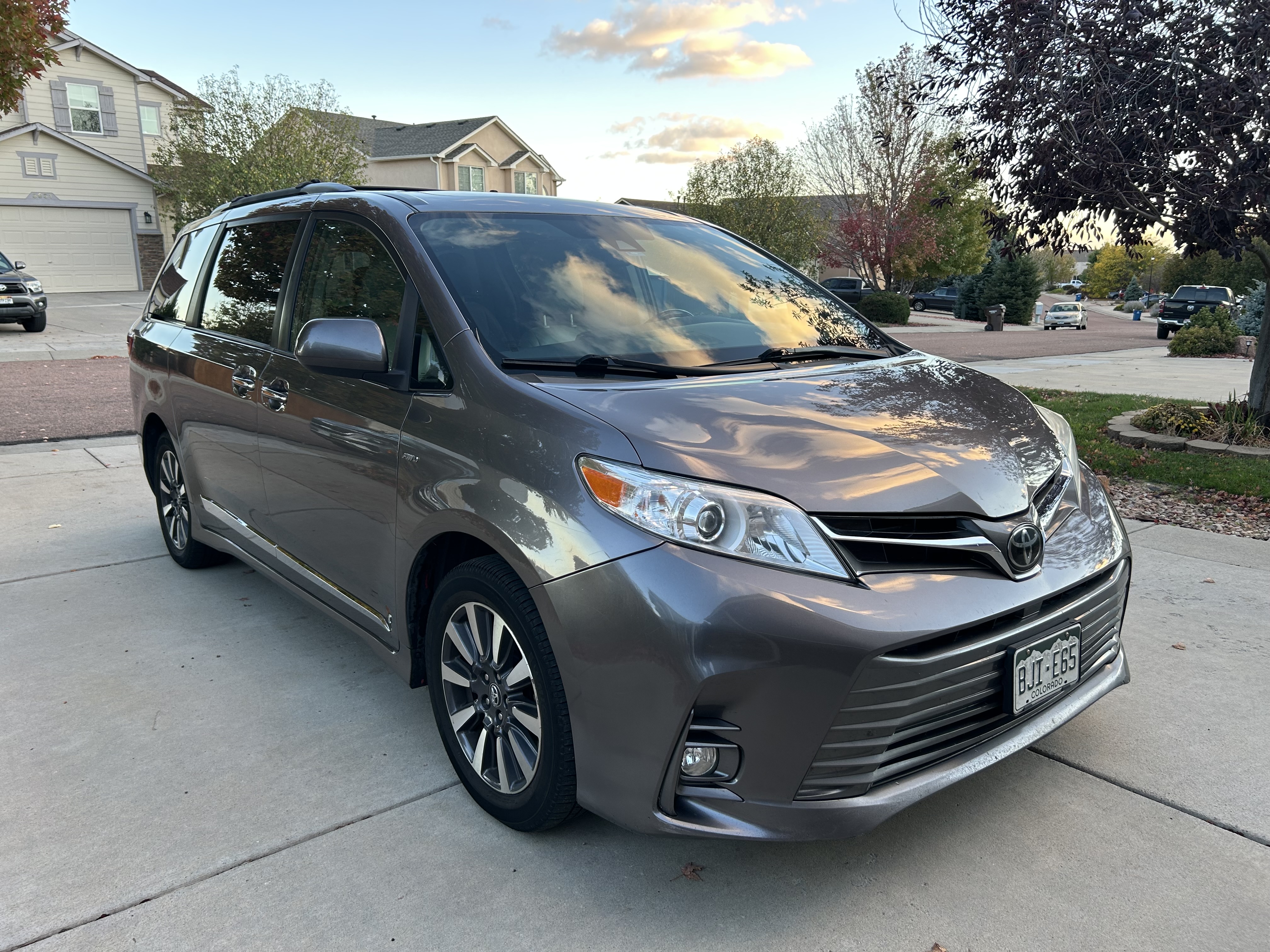 Used 2019 Toyota Sienna XLE Premium AWD/4WD image 4