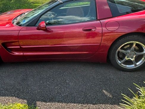 Used 2001 Chevrolet Corvette Coupe w/ Preferred Equipment Group2 RWD image 15