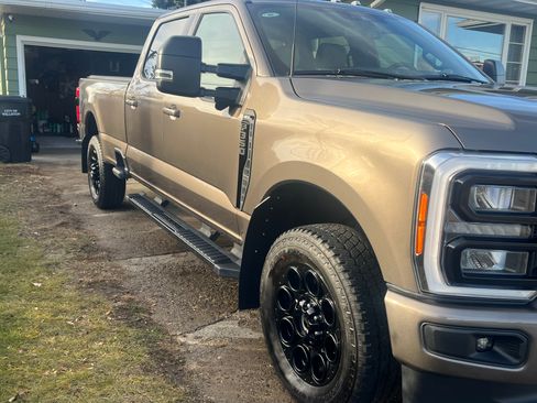 Used 2023 Ford F350 XLT w/ Black Appearance Package image 4