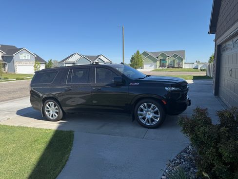 Used 2022 Chevrolet Suburban Z71 w/ Z71 Off-Road Package AWD/4WD image 1