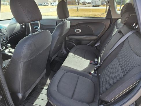Used 2016 Kia Soul + image 2