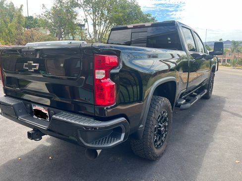 Used 2022 Chevrolet Silverado 2500 LT w/ Midnight Edition AWD/4WD image 6