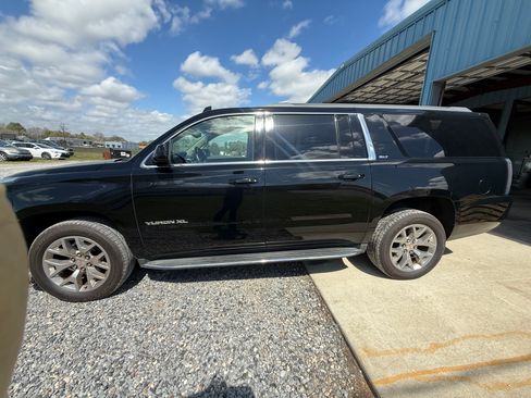 Used 2018 GMC Yukon XL SLT RWD image 2